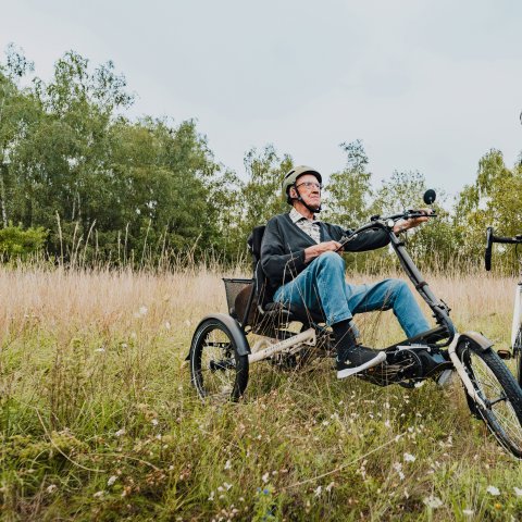Nur wenig verjüngt Körper und Geist mehr als die frische Luft der Natur. Dank e-Bike lässt sich die Umgebung gemeinsam auf ganz neue Weise erkunden.
