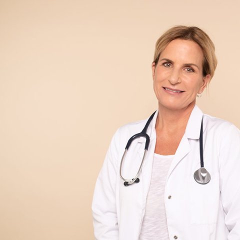 Dr. Claudia Kettler ist Fachärztin für Allgemeinmedizin mit Spezialgebiet „funktionelle Medizin“.