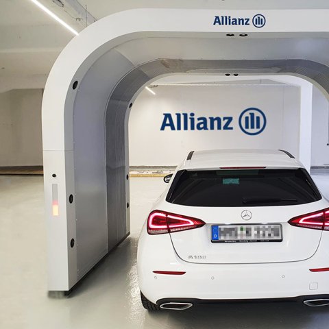 Der Hagelscanner erfasst in wenigen Minuten Hagelschäden am Fahrzeug.